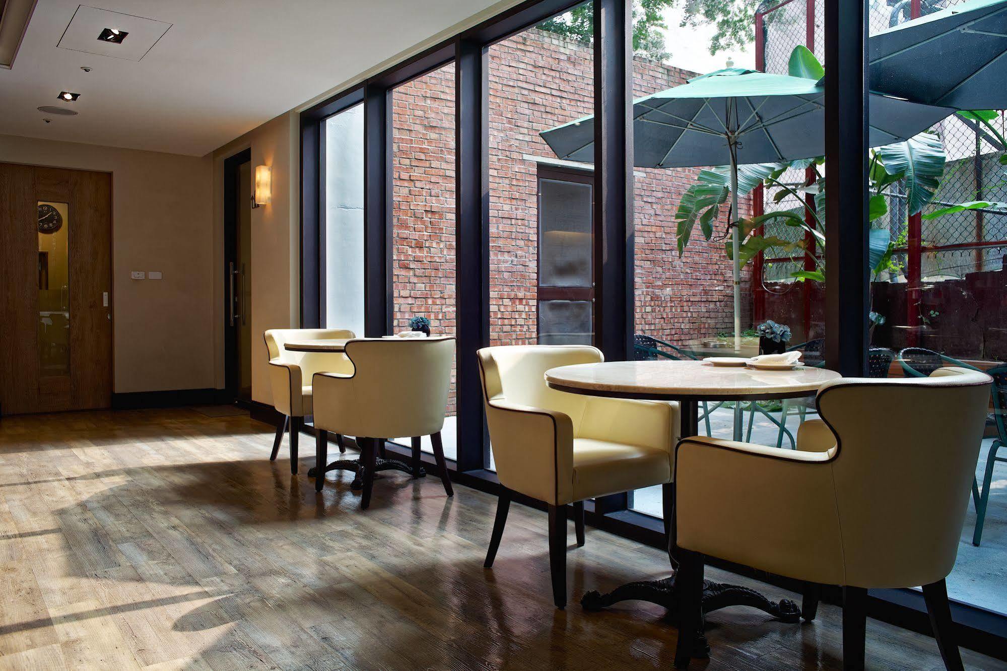 53 Hotel Taichung Exterior foto