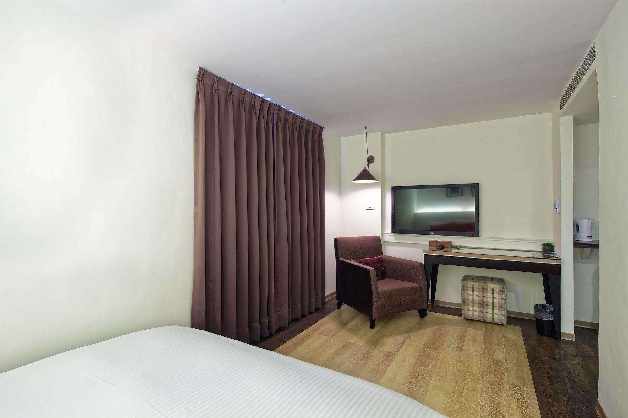 53 Hotel Taichung Exterior foto